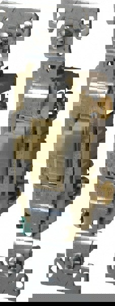 1 Pole, 120 to 277 VAC, 15 Amp, Commercial Grade Toggle Wall Switch